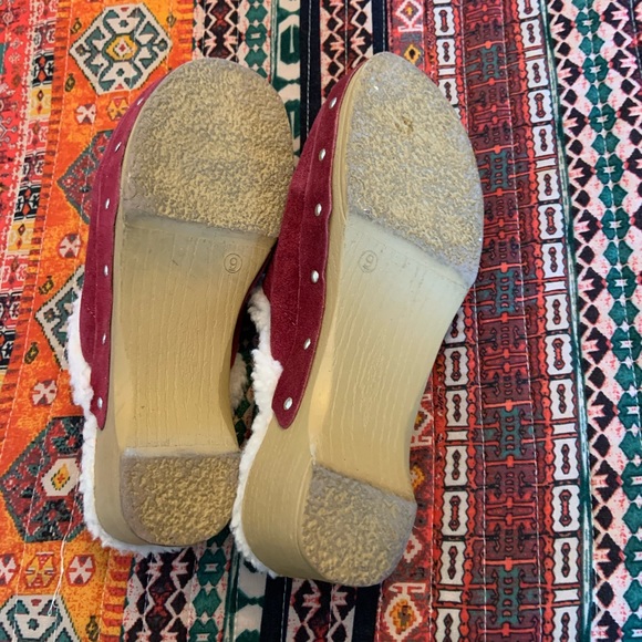 Raspberry colored clogs. - Picture 5 of 5